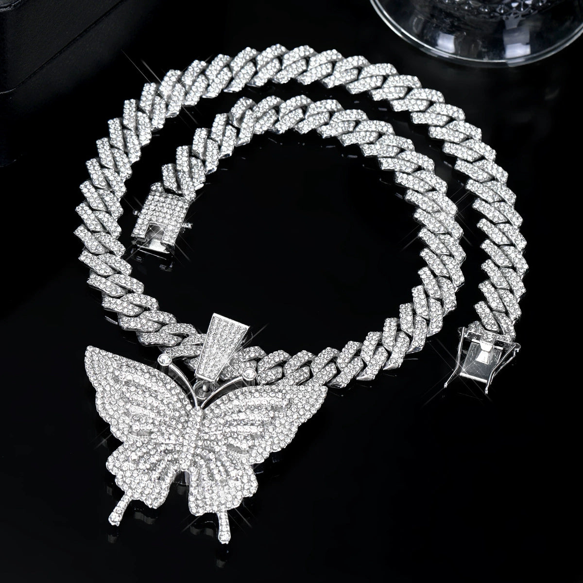 Iced Butterfly Cuban Link Necklace – Gold & Silver Hip-Hop Pendant Chain
